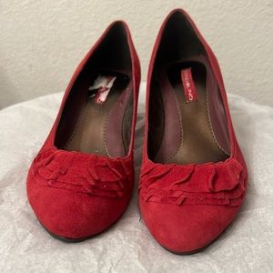Bandolino Brand/Low heel only 2 1/2”/Narrow/Size 7 1/2/Color:Red/Semi-Cushion
